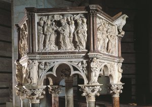 Italia, Toscana, Pisa, Piazza dei Miracoli, Púlpito de San Juan de Nicola Pisano