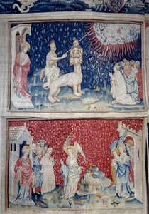 Tapiz del Apocalipsis (1373-1383), n. 44: la Bestia de la tierra hace caer fuego del cielo. Abajo, n. 51, el tercer ángel y el cordero. Tapiz de Nicolas Bataille (1330-1405)