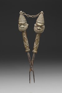 Tenazas figuradas para rituales de la Sociedad Oshugbo de Nigerian Nigerian