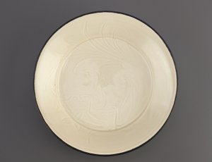 Plato de cerámica Ding con decoración incisa de patos, Provincia de Hebei, siglo XI-principios del siglo XII