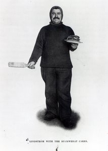 Lindstrom con los pasteles de trigo sarraceno, de El Polo Sur por Roald E. Amundsen, c.1910-12 de Norwegian Photographer