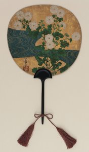 Abanico; de un lado Narihira y el peregrino; del otro, crisantemos y un arroyo, período Edo, finales del siglo XVII - principios del XVIII
