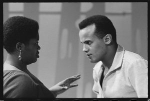Harry Belafonte con Odetta en el set de un especial de TV de Orlando Suero