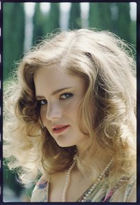 Jennifer Jason Leigh
