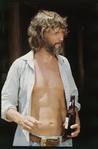 Kris Kristofferson con cerveza