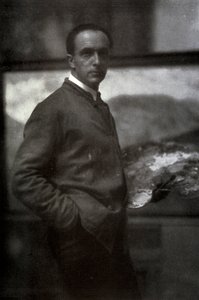 Retrato de tres cuartos de Cesare Maggi. El pintor, vestido con una bata, sostiene una paleta en su mano izquierda. En el fondo, la lona en la que está trabajando