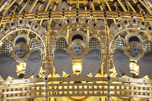 Ángel en la iglesia Am Steinhof (iglesia Leopld), Viena, Austria