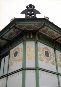 Art Nouveau: vista del pabellón de la estación de metro de Karlsplatz (ahora café) realizado por el arquitecto Otto Wagner (1841-1918) (Secesión vienesa) 1894-1899 Viena, Austria