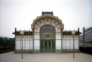 Art Nouveau: vista del pabellón de la estación de metro de Karlsplatz (ahora café) realizado por el arquitecto Otto Wagner (1841-1918) (Secesión Vienesa) 1894-1899 Viena, Austria