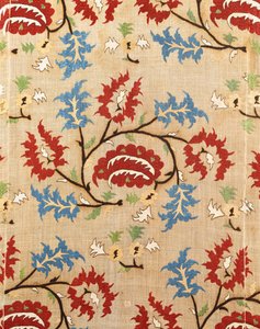 (detalle) de una cubierta de lino, bordada con una greca de ramilletes de flores rojas y azules de Ottoman School