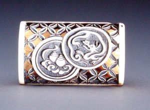 Netsuke con diseño calado, c.1870 (asta de ciervo)