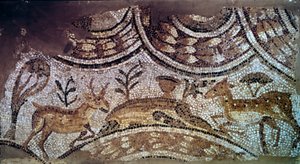 Arte paleocreciente: fragmento de mosaico de iglesia: ciervo y cierva bebiendo agua. Siglo VI d.C. Procedente de Cartago, Bir Ftouha, Túnez. París, Museo del Louvre de Paleo Christian