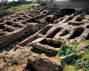 Ruinas de la necrópolis cristiana en el valle de los Templos, siglos IV a V. Agrigento, Sicilia, Italia de Paleo Christian
