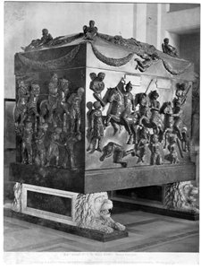 Sarcófago de Santa Elena que representa a caballeros romanos y prisioneros bárbaros de Paleo Christian