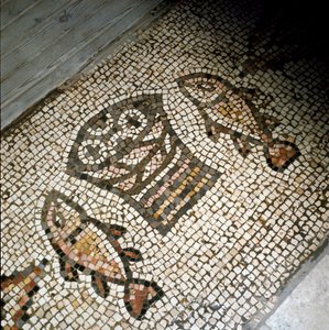 El milagro de los peces y los panes, mosaico del siglo IV o V