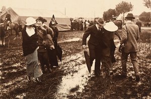 Invitados en las festividades de una cacería de zorros en Capannelle, cerca de Roma, 22/02/1915 de Paolo Lucchesi