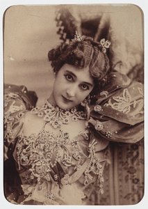 La Belle Otéro, 1890s de Paris . Photo studio Reutlinger