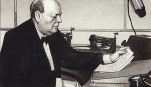 Winston Churchill hace una de sus famosas transmisiones por radio en tiempos de guerra (gouache sobre papel)