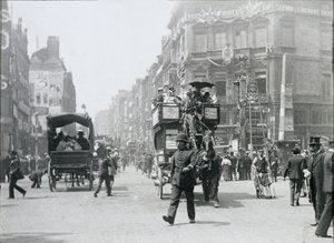 Ludgate Circus, Londres, preparado para el Jubileo de la Reina, 1897 de Paul Martin
