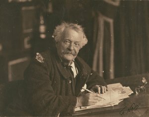 [Félix Nadar sentado a la mesa de escribir]