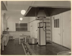[Cocina vacía] de Paul Wolff