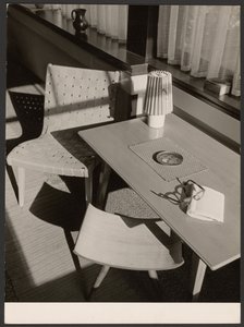 [Mesa y silla] de Paul Wolff