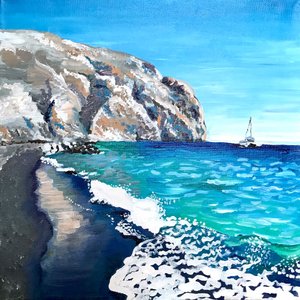 Acantilados de la playa de arena negra