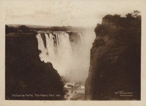 Victoria Falls, The Main Fall (foto en blanco y negro) de Percy M. Clark