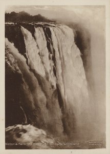 Cataratas Victoria, la catarata principal desde la isla de las cataratas (foto en blanco y negro) de Percy M. Clark