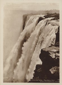 Cataratas Victoria, la catarata principal desde la isla de Livingstone (foto en blanco y negro) de Percy M. Clark