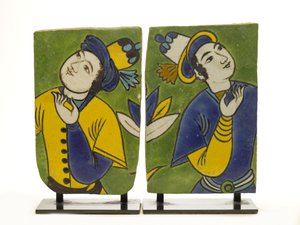 Azulejos fragmentarios con decoración figurativa de Persian School