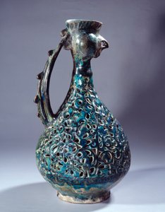Arte persa: cerámica aguamarina con cabeza de gallo y decoraciones inspiradas en el árbol Waq Waq. De Kashan. Siglo XIII. París, Museo del Louvre de Persian School