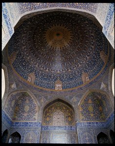 Vista de la cúpula principal de la Mezquita Jameh de Persian School