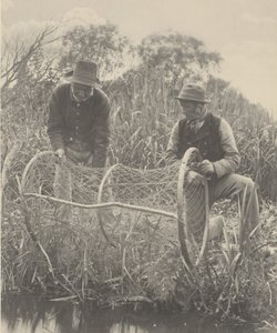 Montaje de la red de proa,1886 (foto)