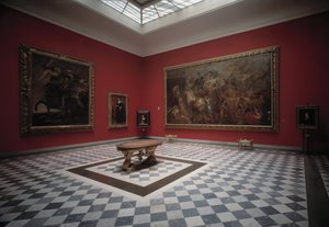Sala del museo que presenta a Enrique IV en la Batalla de Ivry y la Entrada Triunfal de Enrique IV en París por Rubens de Peter Paul Rubens