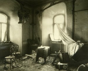 Revolución Rusa de 1917: Interior del Monasterio Chudov en el Kremlin de Moscú después del bombardeo de noviembre de 1917. Fotografía de Pyotr Petrovich Pavlov (1860-1925) de Petr Petrovich Pavlov