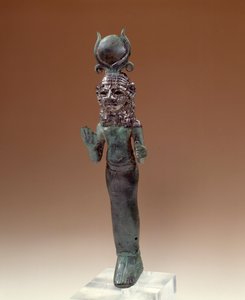 Antigüedades orientales: diosa fenicia. Estatuilla de bronce y plata. 700-600 a.C. París, Museo del Louvre