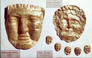 Arte fenicio: grandes máscaras de hoja de oro