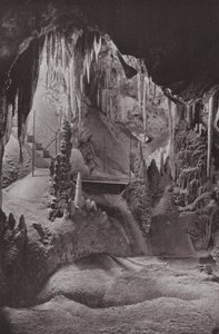 Escena en las famosas Cuevas de Jenolan, Nueva Gales del Sur (foto en b/n) de Photographer Australian