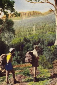 Tasmania: Excursionistas cerca del Monte Olimpo (foto en color)