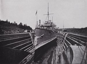 HMS "Flora," en el muelle, Esquimalt, Columbia Británica (foto en b/n) de Photographer Canadian