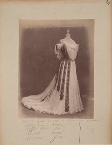 Página del Álbum: Casa de Worth, Vestido de Baile de Photographer French