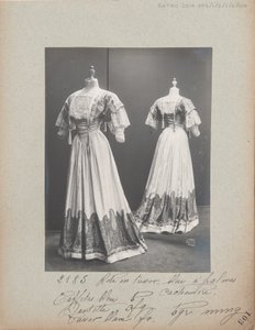 Página de álbum: Casa de Worth, Traje de Photographer French