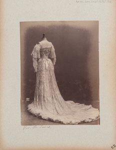 Página de álbum: Casa de Worth, vestido de noche de Photographer French