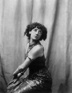 Tamara Karsavina, como esclava en "Cleopatra", París de Photographer French