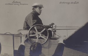 Aviador francés Hubert Latham en los controles de su avión de Photographer German