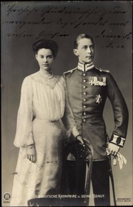 El príncipe heredero alemán con su novia, Friedrich Wilhelm, RPH de Photographer German