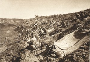 Batallón de infantería alemán en posición de reserva, durante el avance al norte de Focsani, agosto de 1917 (foto b/n)