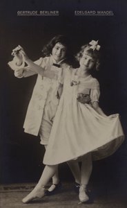 Gertrude Berliner y Edelgard Mandel, actrices alemanas de Photographer German