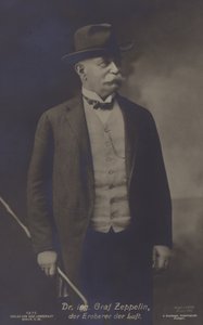 Graf Ferdinand von Zeppelin, diseñador y constructor de dirigibles alemán de Photographer German